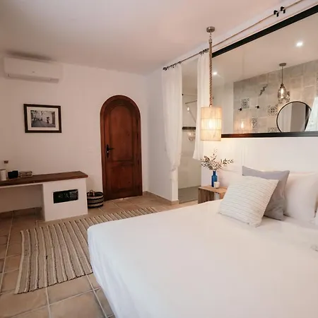 Hearts & Bed & Breakfast *